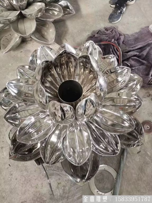 不锈钢莲花镜面效果,荷花景观装饰雕塑3 不锈钢莲花镜面效果,荷花景观装饰雕塑3